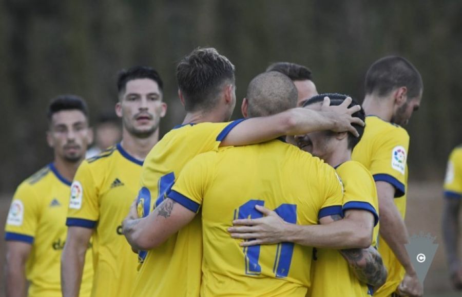 (1-2)  El Cádiz remonta el partido al Málaga 