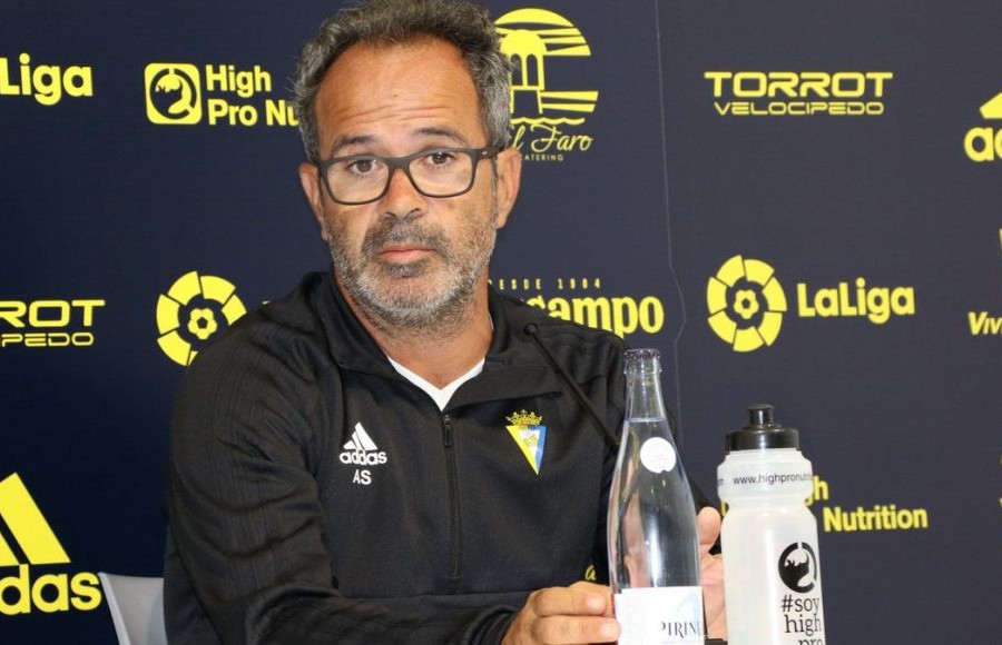 Álvaro Cervera en rueda de prensa antes del encuentro Cádiz CF - Granada