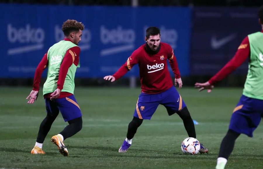 Leo Messi en la sesión de trabajo de ayer tarde