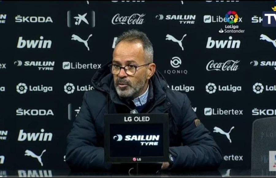 Álvaro Cervera en la rueda de prensa posterior al empate frente al Valencia