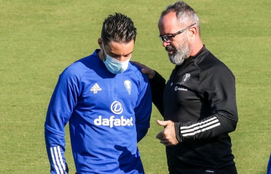 Iza Carcelén junto a Álex Fernández ayer en la Ciudad Deportiva