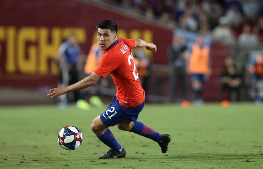 Tomás Alarcón vistiendo la camiseta de su selección