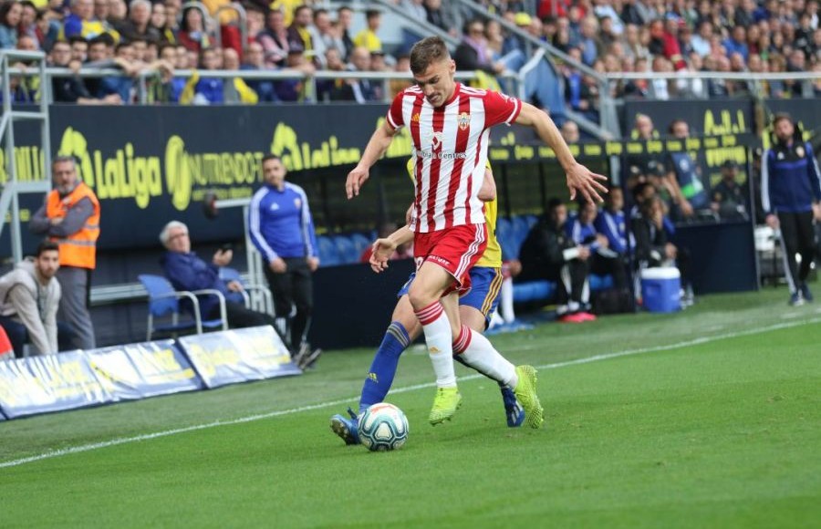 Nikola Maras con la camiseta del Almería la pasada temporada