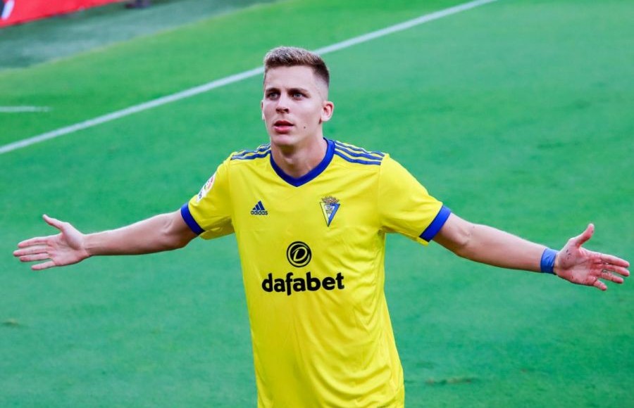 Iván Alejo luciendo la camiseta del Cádiz la pasada temporada