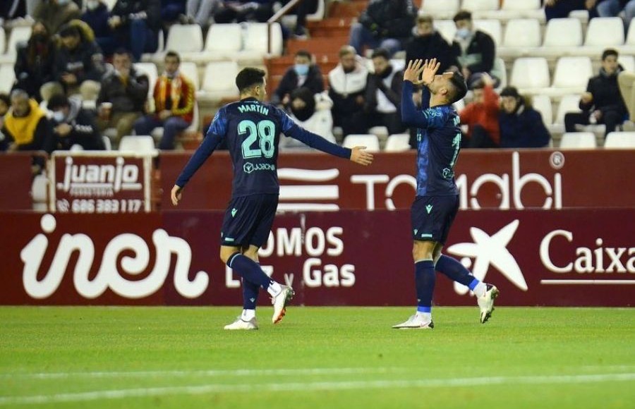 Florin Andone festejando su tanto ante el Albacete en el partido de anoche