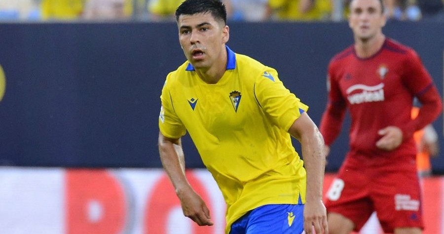 Tomás Alarcón con la camiseta del Cádiz CF