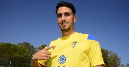 El Cádiz busca salida para Calderón y Álvaro Jiménez